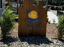 Island Leisure Village, hotel a Bobs Farm