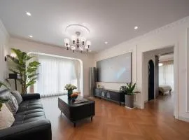 Heart of Zhangjiajie Downtown Gesthouse& 3 consecutive nights include 1 free pick-up &Free Kitchen & free ticket arrangement