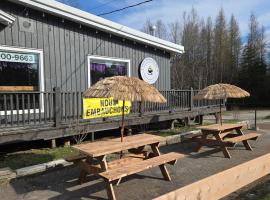 Auberge HALDER Lodge Inn Vacation Rental Near Mont Tremblant, Laurentians, hotel en Sainte-Marguerite