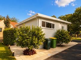 Cozy Family Escape Near the Beach, Hotel in Broadwater