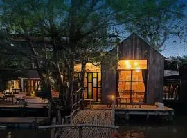 Amphawa Hideaway