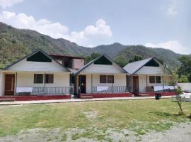 Petals Cafe & Resort، فندق في Rājpur