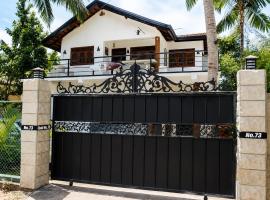 Airport Tourist Hostel, hotel a Katunayake