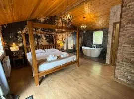 Roe Lodge at Owlet Hideaway - with Hot Tub, Near York