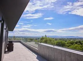 The Horizon 360 Luxury Penthouse in Budapest with Huge Terrace - Near Airport & Puskas Arena