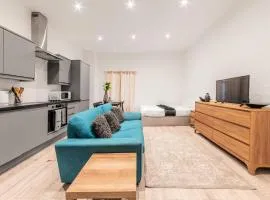 Sleeps 2 - Central - Studio - WiFi - Parking