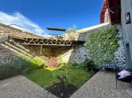 Studio avec terrasse plein centre du village