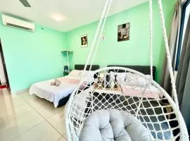 R 1-5Pax Cozy Home SetiaAlam 100mpsWifi&TV Trefoil