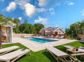 Villa Izvor, Charming Stone 4-bedroom Villa in a Makarska hinterland