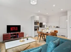 Modern 2 Bed Riverside with Parking and Wi-Fi Near Heathrow