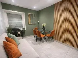 Central 6 bedrooms house - Sleep 14