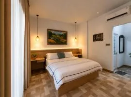 Holi Saren Guest House