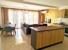 GrandBlue Vista Marsalforn, State-of-the-Art 2BR Seafront Luxury Apartment