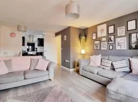 Modern, Cosy & Central Apartment in Stafford
