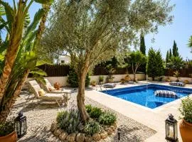 Unique Beach Luxurious Villas