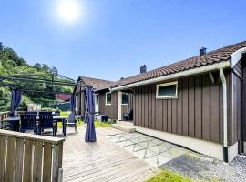 Apartment Mjellhaugen by Interhome, hotel v mestu Naustdal i Sunnfjord