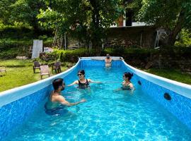 Symphony Woods Resort, hotel em Gushaini