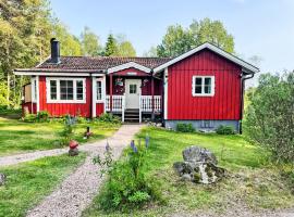 Holiday Home Idyllisch gelegenes- ebenerdiges Haus mit Terrasse by Interhome, khách sạn ở Svenljunga