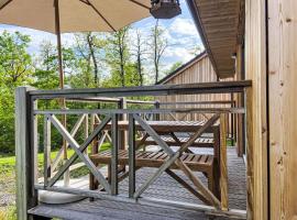 Holiday Home Modernes Chalet für 4 Personen in einem Waldpark by Interhome, hotel sa Heure