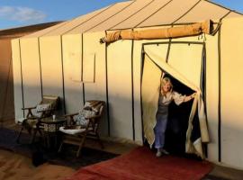 Sunset Dunes Luxury Camp, hotel u gradu Merzouga