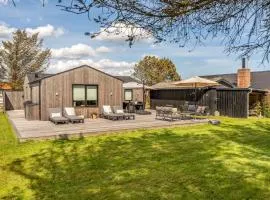 Holiday Home Hellena - 600m from the sea by Interhome