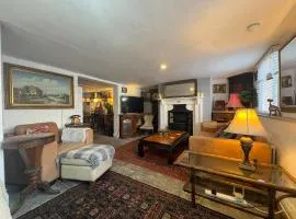 Historic Charm Garden Flat Adjoining Central Park