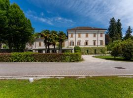 Art Hotel Varese, ξενοδοχείο στο Βαρέζε
