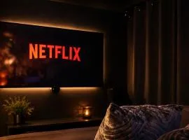 Studio ambiance Ciné privé - Confort, WIFI, Parking - Proche Lorient, voie express & Plages