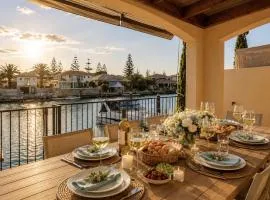 Luxury Canal Retreat Private Jetty -Pet Friendly