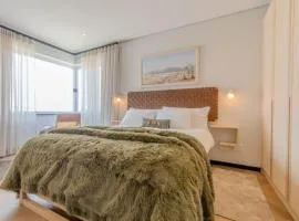 StayBOL Luxury Sea View Apartment