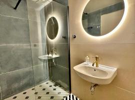 Urban, hotel u Atini