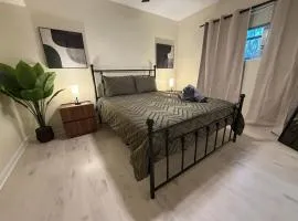 Mid Term Rental 2 Bedroom Retreat Steps to Lake Eola Thornton Park