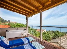 Art House with Seaview & Jacuzzi by Konnect
