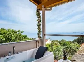 Art House with Seaview & Jacuzzi by Konnect