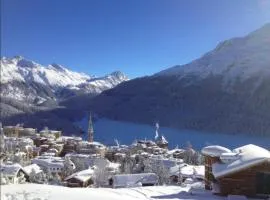 Appartamento con Vista Lago e Montagna St Moritz Munt Sulaj