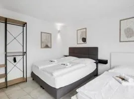 ANDRISS - Travel & Work - 5 BR - Kitchen - Parking
