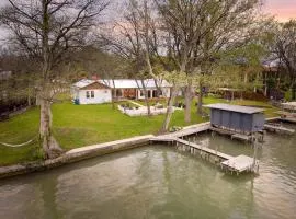 Lake McQueeney Retreat - BBQ - Pickleball - Views