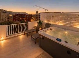Spacious Townhouse - Private Jacuzzi -Swieqi