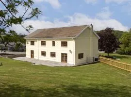 The Farmhouse at Penuwch - large holiday home with indoor pool and sauna