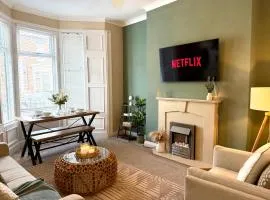 Luxury 3 Bedroom House, South Shields, Next to Port of Tyne & Beach - Free Parking