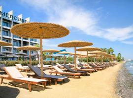 Mercure Larnaca Beach Resort, מלון בלרנקה