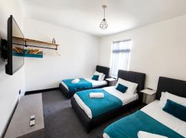 Tudors eSuites - Three Bedroom House - #16B, Hotel in Sedgley