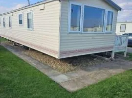 Cabin Sleeps 6 with WiFi