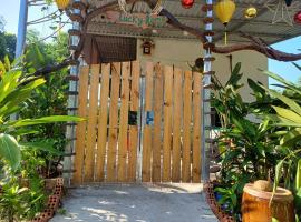 Tropical Chalet Lucky Home, hotel i Phú Quốc