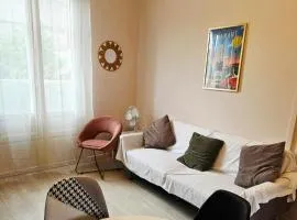 Appartement lumineux idéalement situé à proximité du centre-ville, Parking gratuit dans le rue