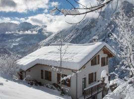 Chalet Broski - Spacious Chalet with Hot Tub, Sauna & BBQ, Hotel in Planvillard