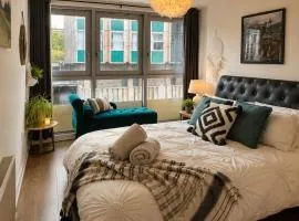 Lovely Bohemian Apartment in Heart of City Life