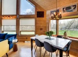 Walk To The Beach! Modern Log Cabin Luxury Retreat