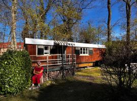 Zirkuswagen am Landhaus Labes (Stechlinsee), hotel a Neuglobsow
