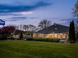 AmericInn by Wyndham Delafield-Milwaukee